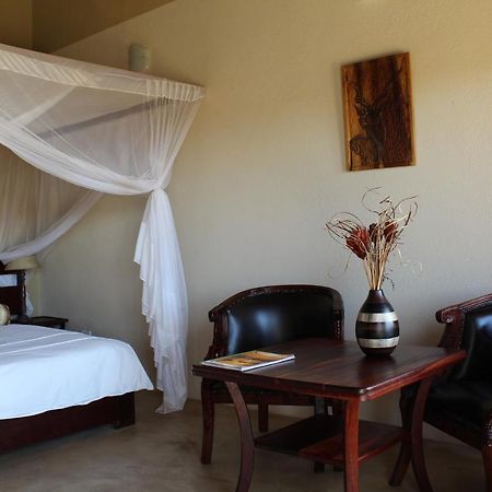 Okutala Etosha Lodge Оучо Экстерьер фото