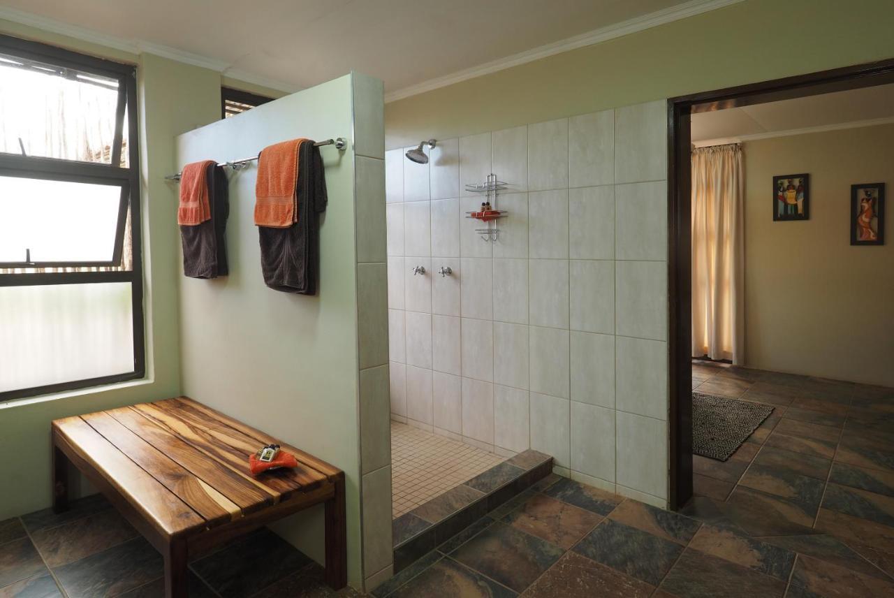 Okutala Etosha Lodge Оучо Экстерьер фото
