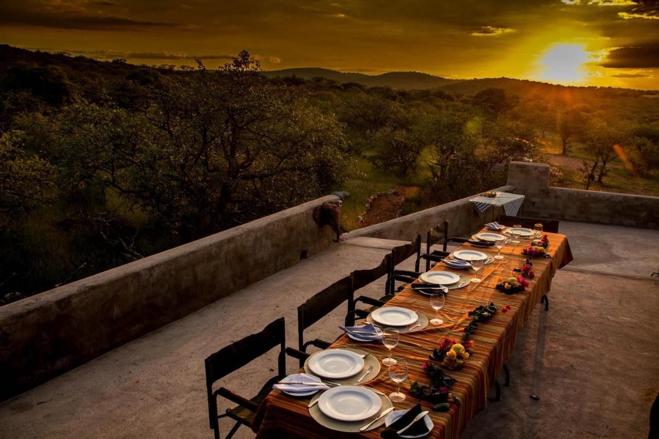 Okutala Etosha Lodge Оучо Экстерьер фото