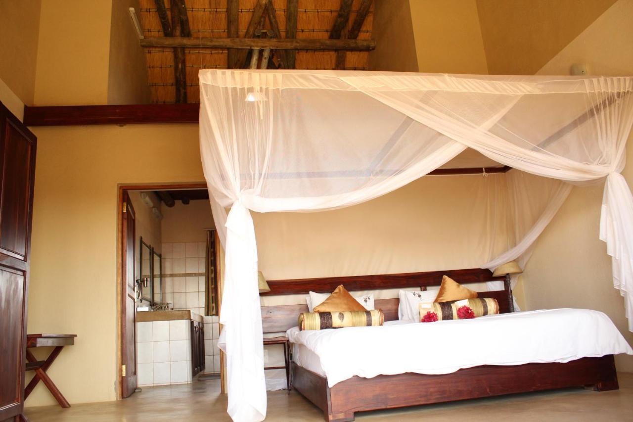 Okutala Etosha Lodge Оучо Экстерьер фото