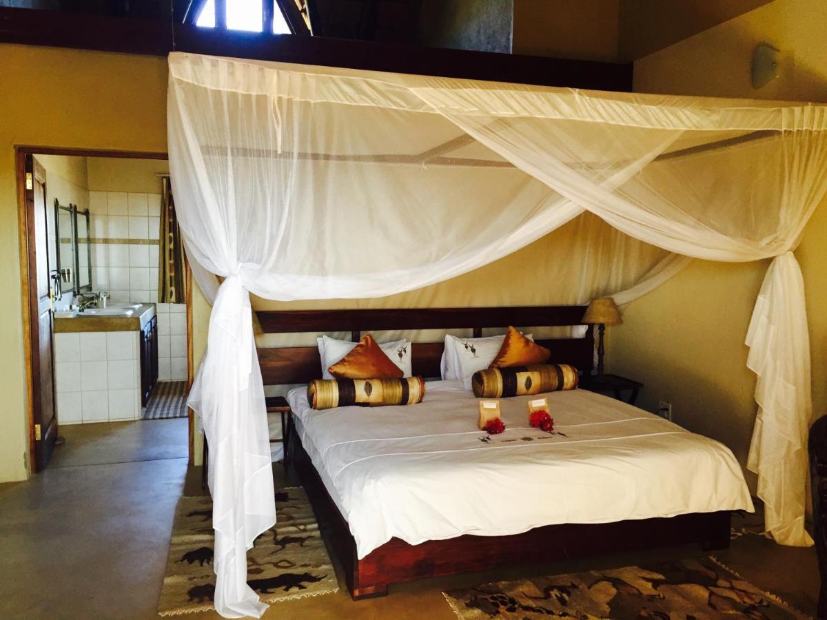 Okutala Etosha Lodge Оучо Экстерьер фото
