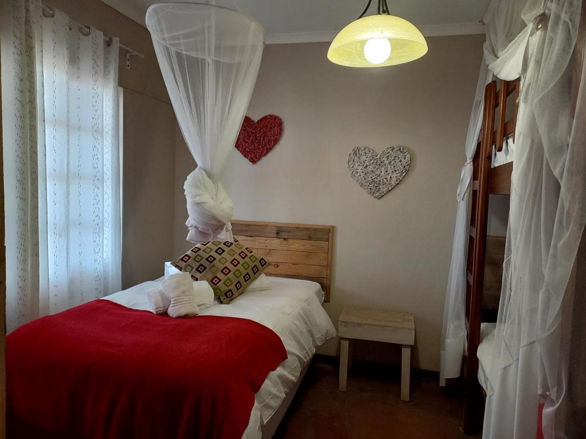 Okutala Etosha Lodge Оучо Экстерьер фото