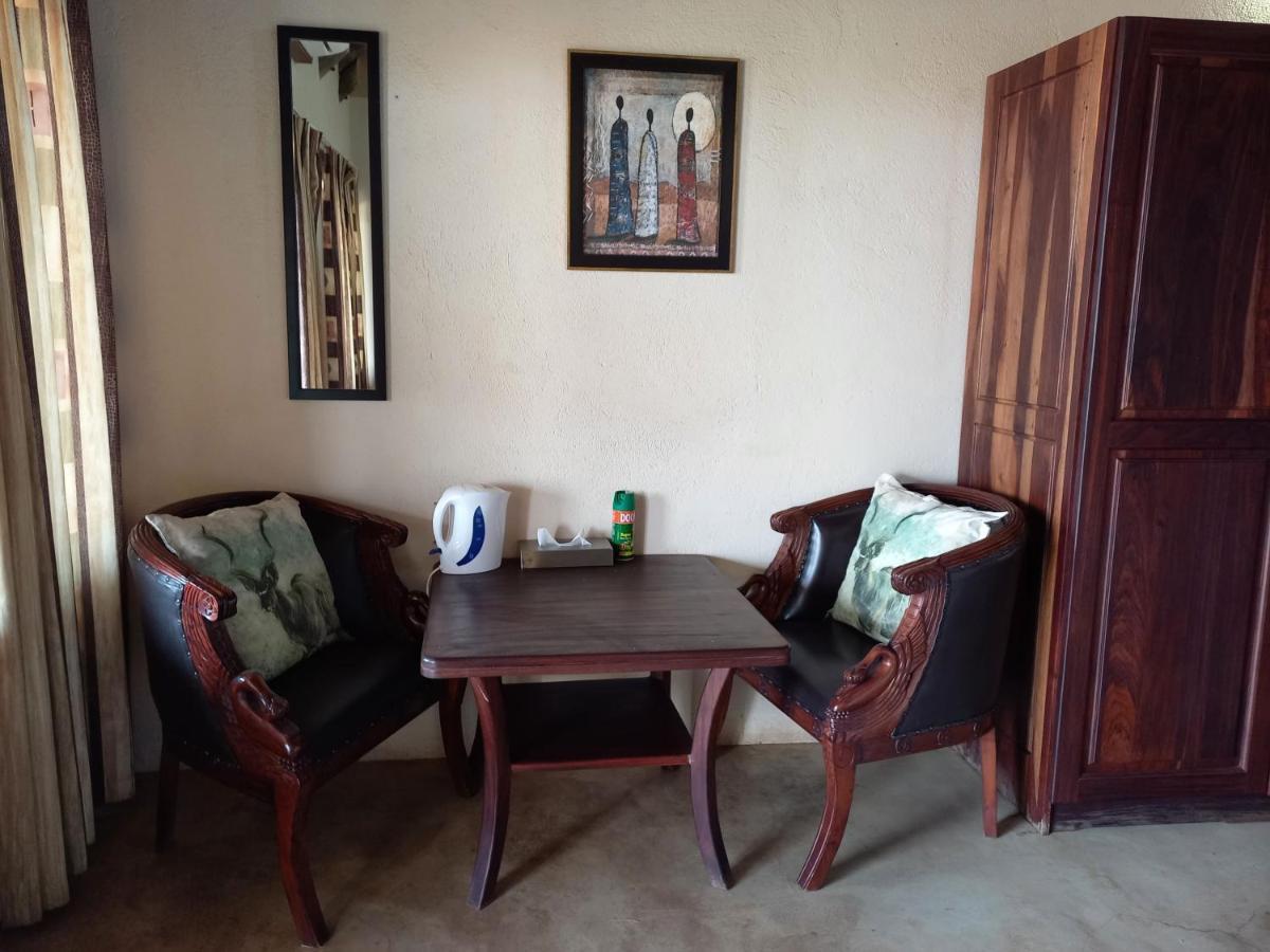Okutala Etosha Lodge Оучо Экстерьер фото