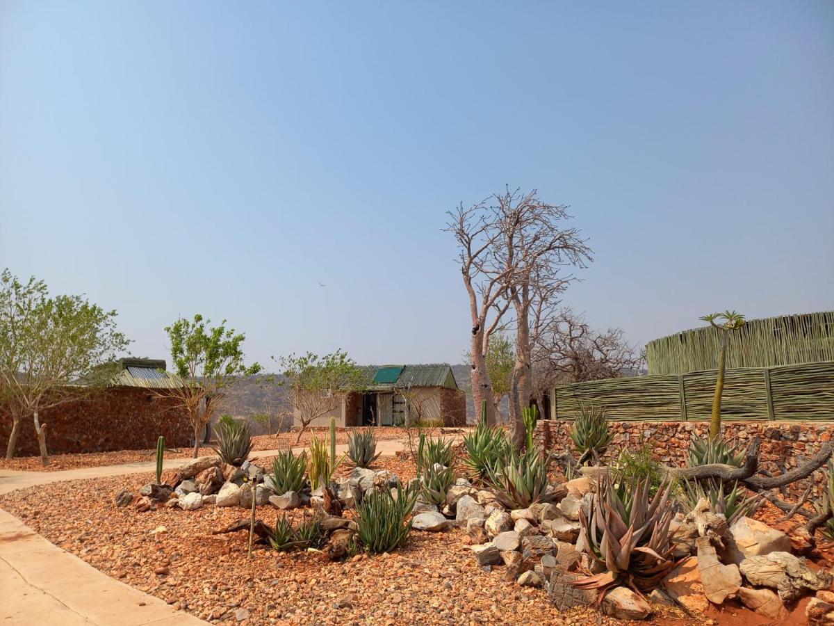 Okutala Etosha Lodge Оучо Экстерьер фото