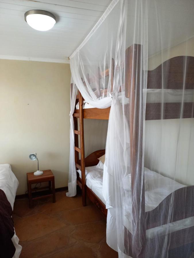 Okutala Etosha Lodge Оучо Экстерьер фото