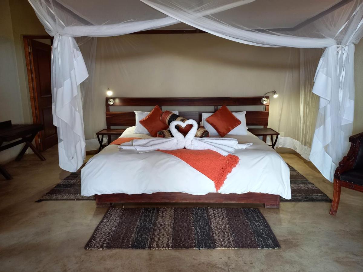 Okutala Etosha Lodge Оучо Экстерьер фото